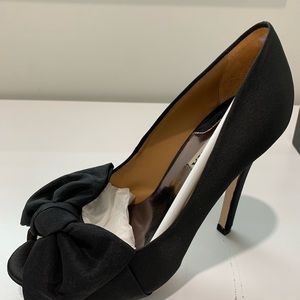 Badgley Mischka pumps